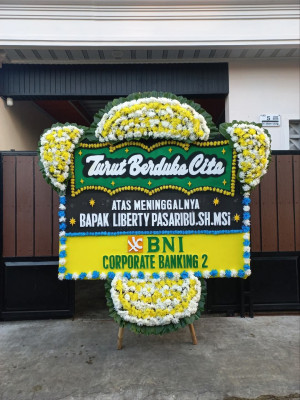 Papan Bunga Duka di Bandara