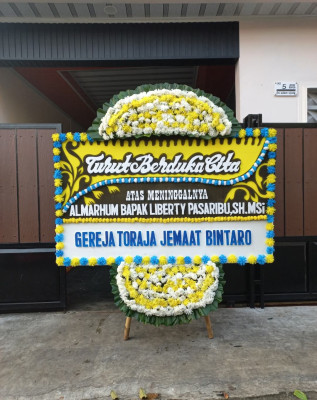 Papan Bunga Duka di Bandara