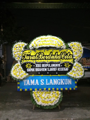 Papan Bunga Duka di Bandara